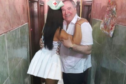 "El hijo de Abdalá" está solicitando "urgente" una enfermera que acompañe a su papá en las noches.