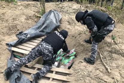 El pasado jueves, tres toneladas de alcaloide y una pista clandestina fueron detectadas en la provincia de Manabí.