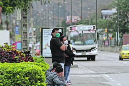 Familiares llegaron al Laboratorio de Criminalística para retirar sus restos.