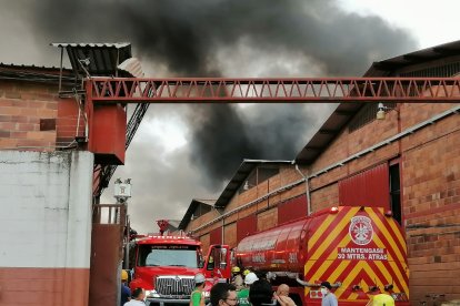Desde el puente de la Unidad Nacional se podía visualizar el siniestro.