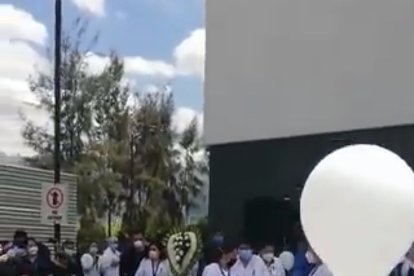 La enfermera se contagió mientras trabajaba con pacientes con coronavirus.