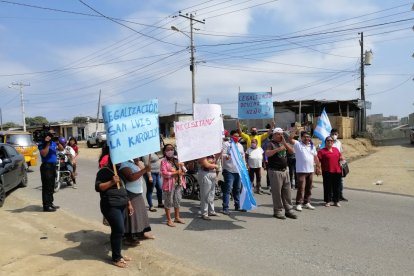 Las familias se concentraron en la entrada principal de La Ladrillera.