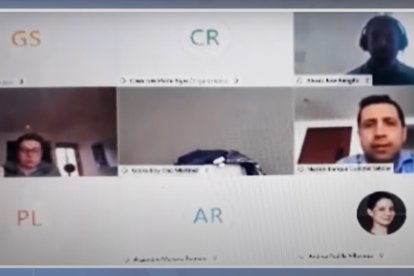 Los participantes se abstuvieron de emitir comentarios, cuando vieron a la mujer en paños menores.