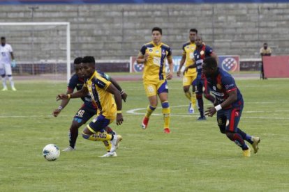 Delfín se encontró encerrado y no pudo pelear por el empate en Riobamba.