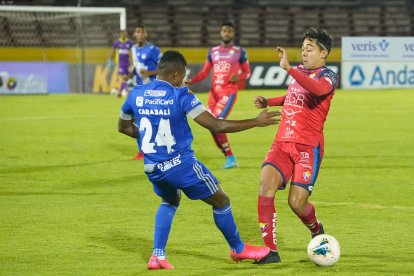 Emelec mostró una mejor imagen durante el primer tiempo contra El Nacional. Tuvo más tiempo la pelota.