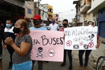 Los habitantes se quejan de que los conductores de los buses circulan a exceso de velocidad.