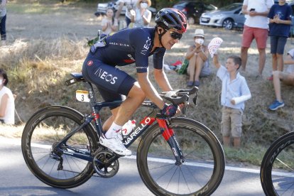 Richard Carapaz tuvo una complicada etapa en el Tour de Francia.