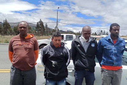 Los tipos fueron detenidos luego de que se reportara el robo.