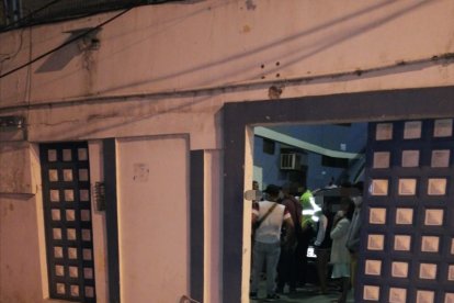 El cadáver del abogado yacía en la vereda, donde minutos antes de la balacera, conversaba.