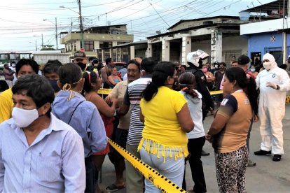 Familares del joven esperaban al levantamiento de su cadáver el viernes 4 de septiembre.