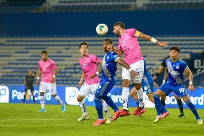 Emelec e Independiente del Valle empatan 2-2 en Guayaquil.