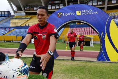 Los jueces que participan en la LigaPro reconocen que los fanáticos son necesarios en las graderías.