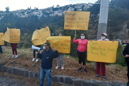 Los moradores piden señalética y un semáforo para evitar accidentes de tránsito. Anunciaron más protestas.