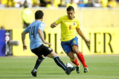 El volante Christian Noboa (6) ha disputado 75 partidos con la selección de Ecuador.