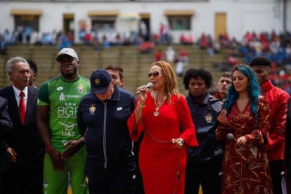 La presidenta de El Nacional, Lucía Vallecilla (c), aseguró estar sorprendida con las declaraciones de Johan Padilla (verde).