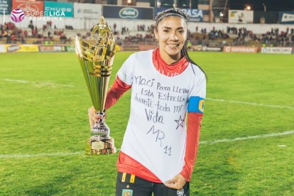 Madeline Riera, la crack del fútbol femenino, es la goleador histórica, en 2019 hizo 44 goles cpn el D. Cuenca, ahora juega en El Nacional.