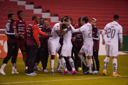 Perlaza fue una pieza clave del partido.