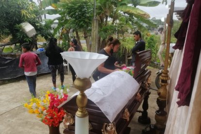 Los familiares de la joven estaban tratando de recaudar fondos para poder sepultarla.