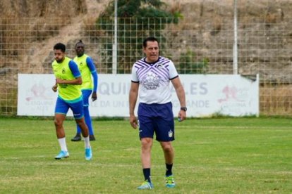 El argentino Miguel Ángel Zahzú ya dirigió la primera práctica del campeón nacional, la mañana de este sábado 12 de septiembre.