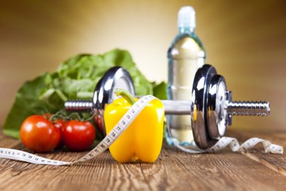 Mantener una dieta equilibrada. Una alimentación saludable corresponde a comer 5 veces al día, con los nutrientes necesarios.