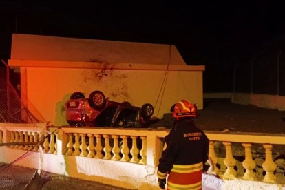 Los afectados quedaron atrapados dentro del vehículo.