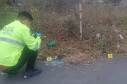 Agentes de Criminalística y de Dinased buscan obtener más indicios de este hecho.
