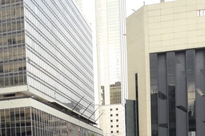 Una manifestación en favor del retorno del Instituto Izquieta Pérez se realizó en la Plaza Vicente Rocafuerte de Guayaquil.