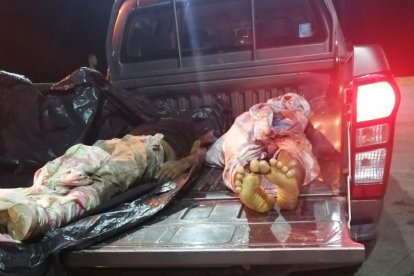 Los dos cadáveres fueron trasladados hasta la morgue para la autopsia de ley.