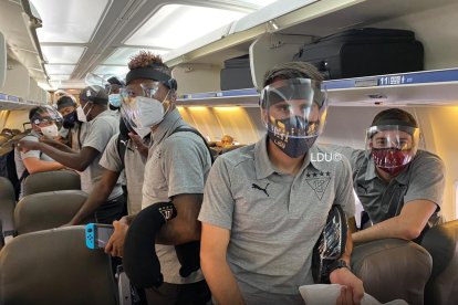 La delegación alba utilizó avión fletado para trasladarse a suelo peruano.