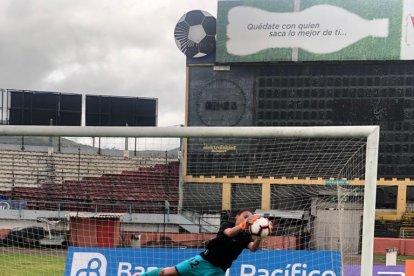 Marissa Tamayo vuela de palo a palo. Es el ‘candado’ del arco morlaco.