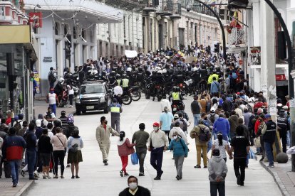 La marcha fue repelida con gas lacrimógeno cuando llegó al Centro Histórico.
