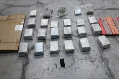 La mujer intentó huir con la droga por el norte de la capital.