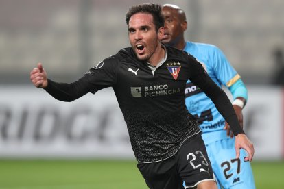 El uruguayo Matías Zunino festeja el tanto del triunfo para los albos.