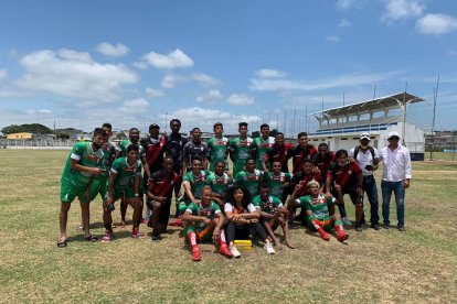 Castro es respetada por los jugadores de Calvi. Ella se considera una bendecida en medio de tantos hombres.