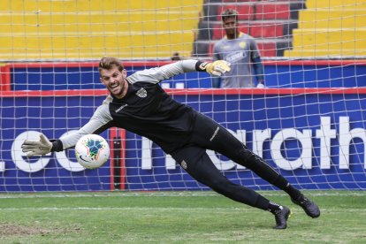 Javier Burrai, golero del Barcelona que regresa a jugar Copa Libertadores.