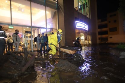 El Pomasqui Plaza se vio afectado por el deslizamiento.