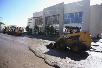 Los trabajos de remoción de escombros en Pomasqui comenzaron desde las 05:00 de este 17 de septiembre.