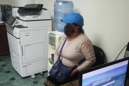 Solo una fotografía conserva de la señora. La ha difundido entre sus amigos para que estén alertas.