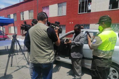 Uno de los vecinos de Turubamba instaló el candado en su auto.