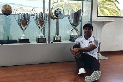 El exdelantero albo fue contratado como DT de Chacaritas de Pelileo