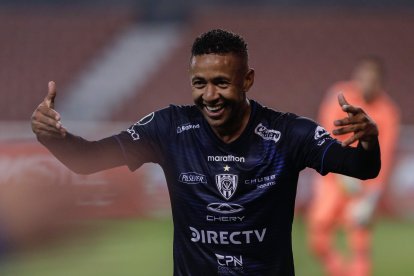 El panameño Gabriel Torres y su gol ante Flamengo.