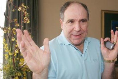 Según una publicación en el Twitter de Bucaram, estaría perdiendo la mano por una compresión de un nervio.