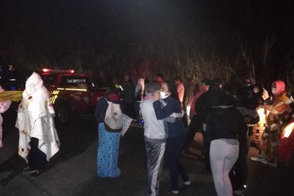 En Colta, un bus que llevaba comerciantes a Machala se estrelló la madrugada de hoy.