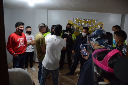 Un departamento donde se desarrollaba un cumpleaños fue desalojado el viernes.

 Quito 19 de Septiembre de 2020 Agencia(ag-extra ag-expreso-ag-quito)