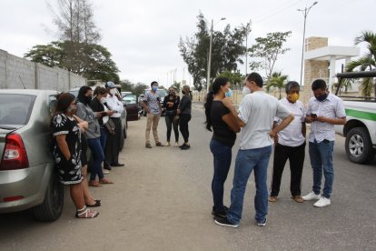 Los deudos presentaron una denuncia en la Fiscalía para que se investigue la muerte de Jenny Vera.