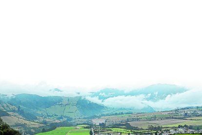 La parroquia se encuentra ubicada a 11.91 km de la ciudad de Quito, al suroccidente de la Cordillera de los Andes, a los pies del Guagua Pichincha.