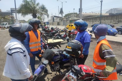 La libre circulación dejó bien 'parados' a motociclistas, quienes hacen cortos viajes por plata.