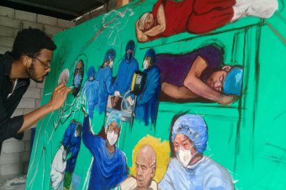 Durante dos semanas el artista pintó con óleos y acrílicos su obra.