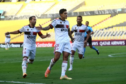 Flamengo el equipo con más positivos de Covid 19, jugo ante Independiente y Barcelona.