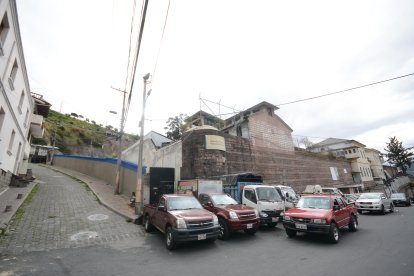 Hasta el 2014, el expenal García Moreno albergó a los presos. Por ahora, muchos indigentes hacen de las suyas allí dentro.